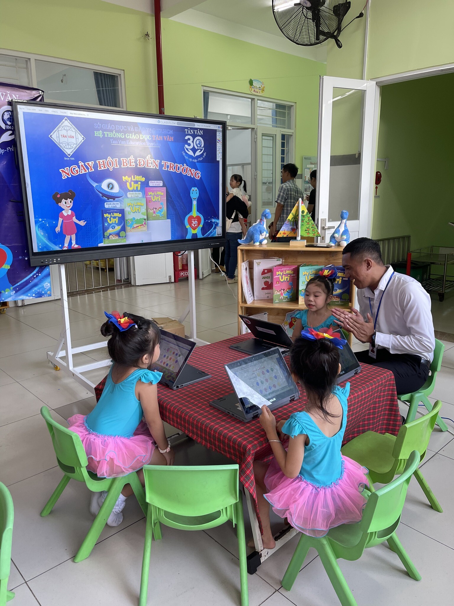 Giáo Dục Và Du Lịch Tân Văn 3