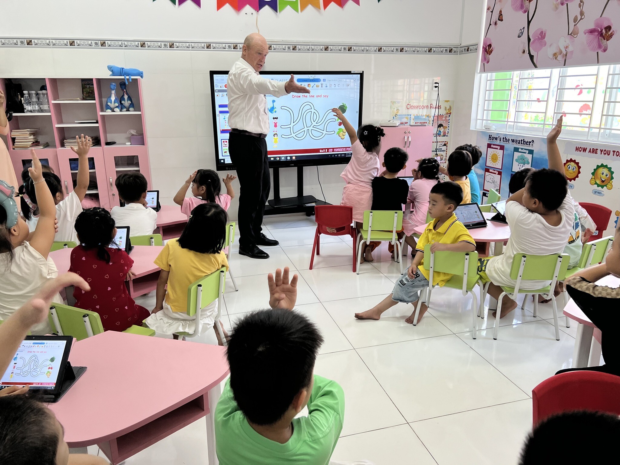 Giáo Dục Và Du Lịch Tân Văn 4