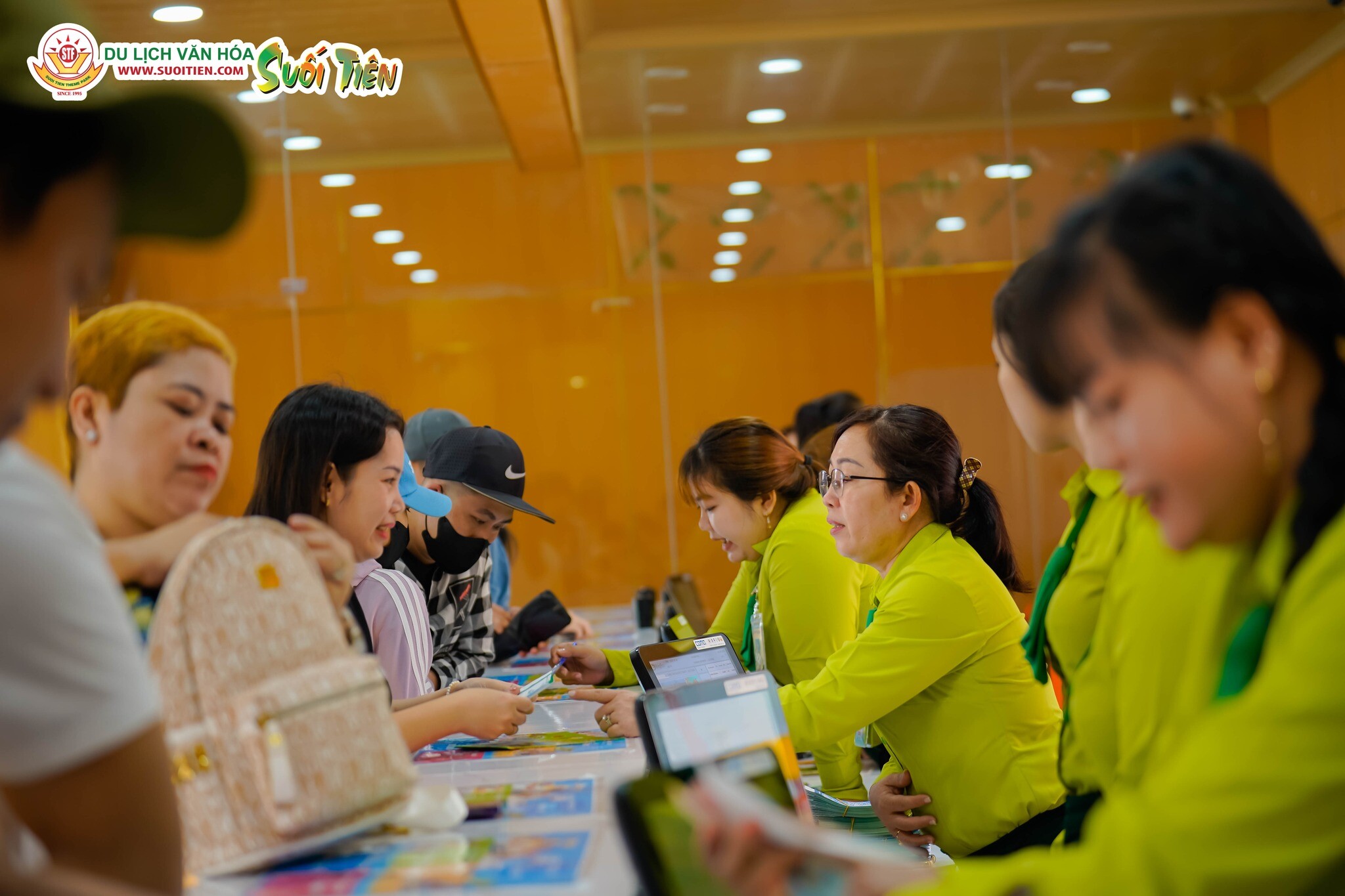 DU LỊCH VĂN HÓA SUỐI TIÊN 5