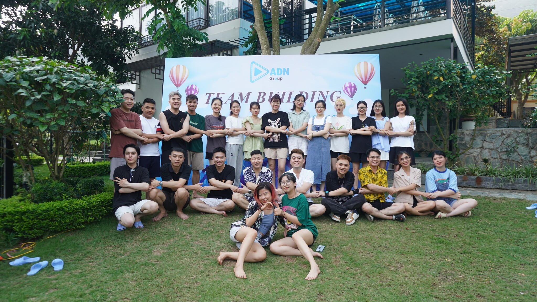 TRUYỀN THÔNG ADN GROUP 8