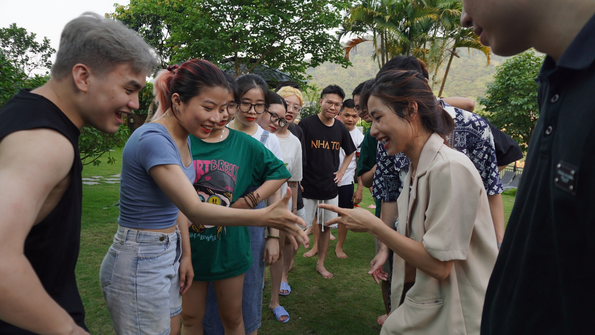 TRUYỀN THÔNG ADN GROUP 10