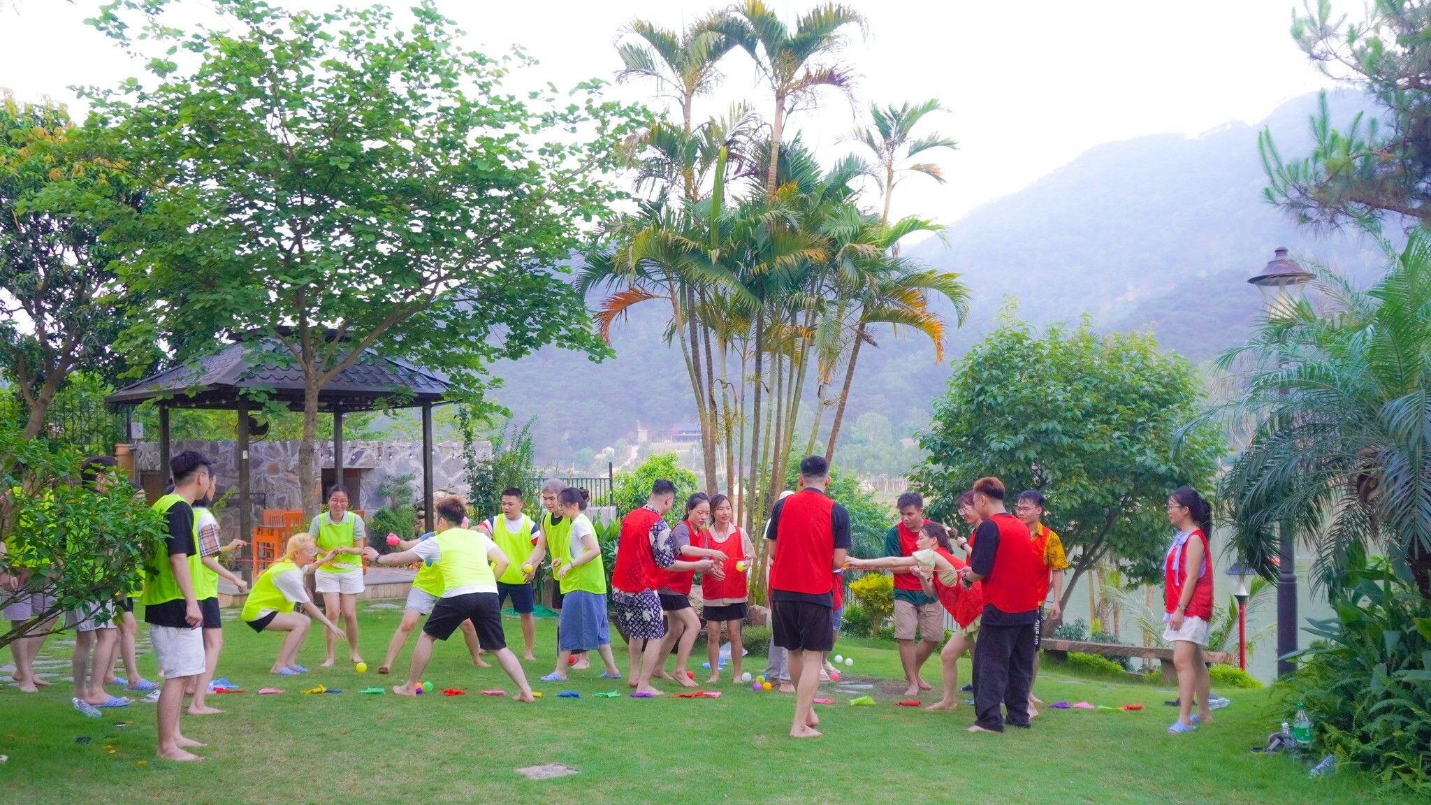 TRUYỀN THÔNG ADN GROUP 9