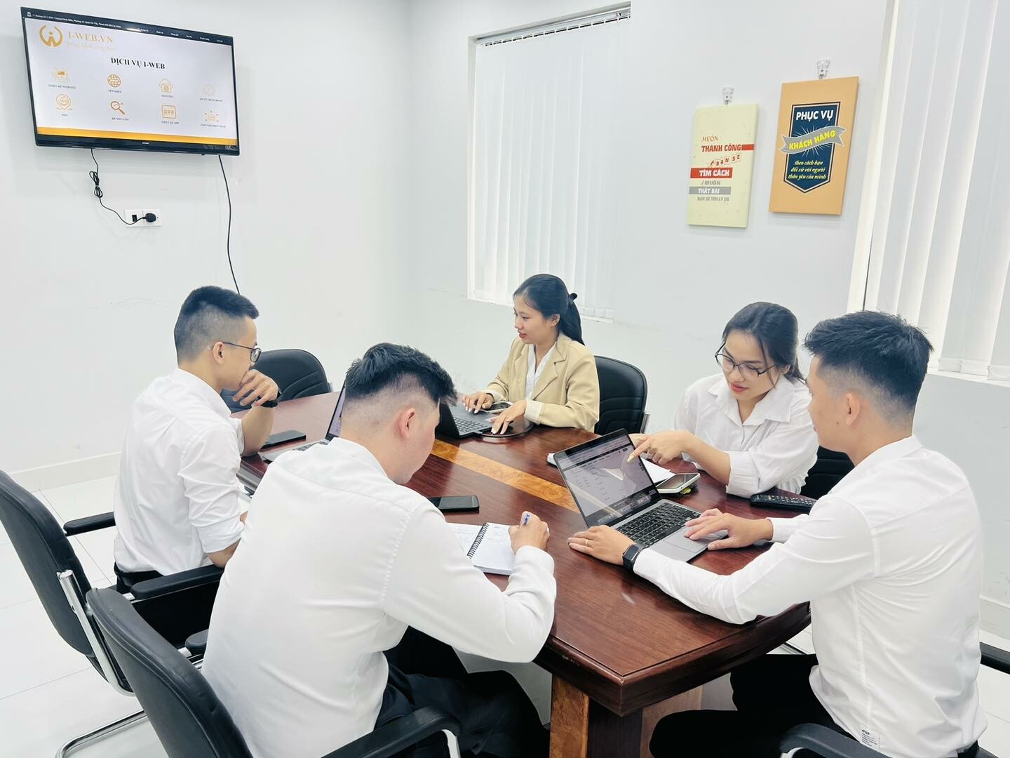 THƯƠNG MẠI DỊCH VỤ I-WEB 5