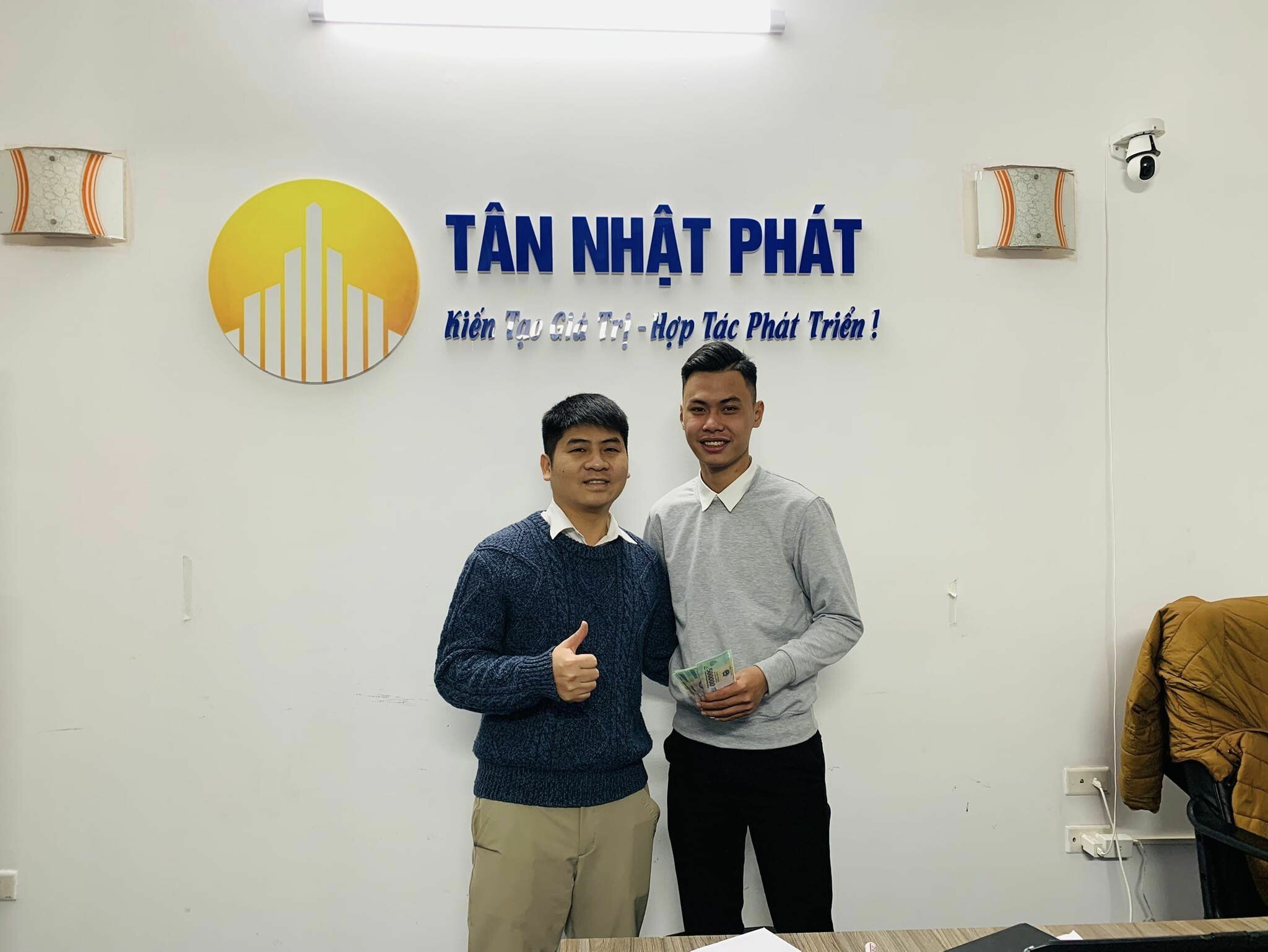 TÂN NHẬT PHÁT 8