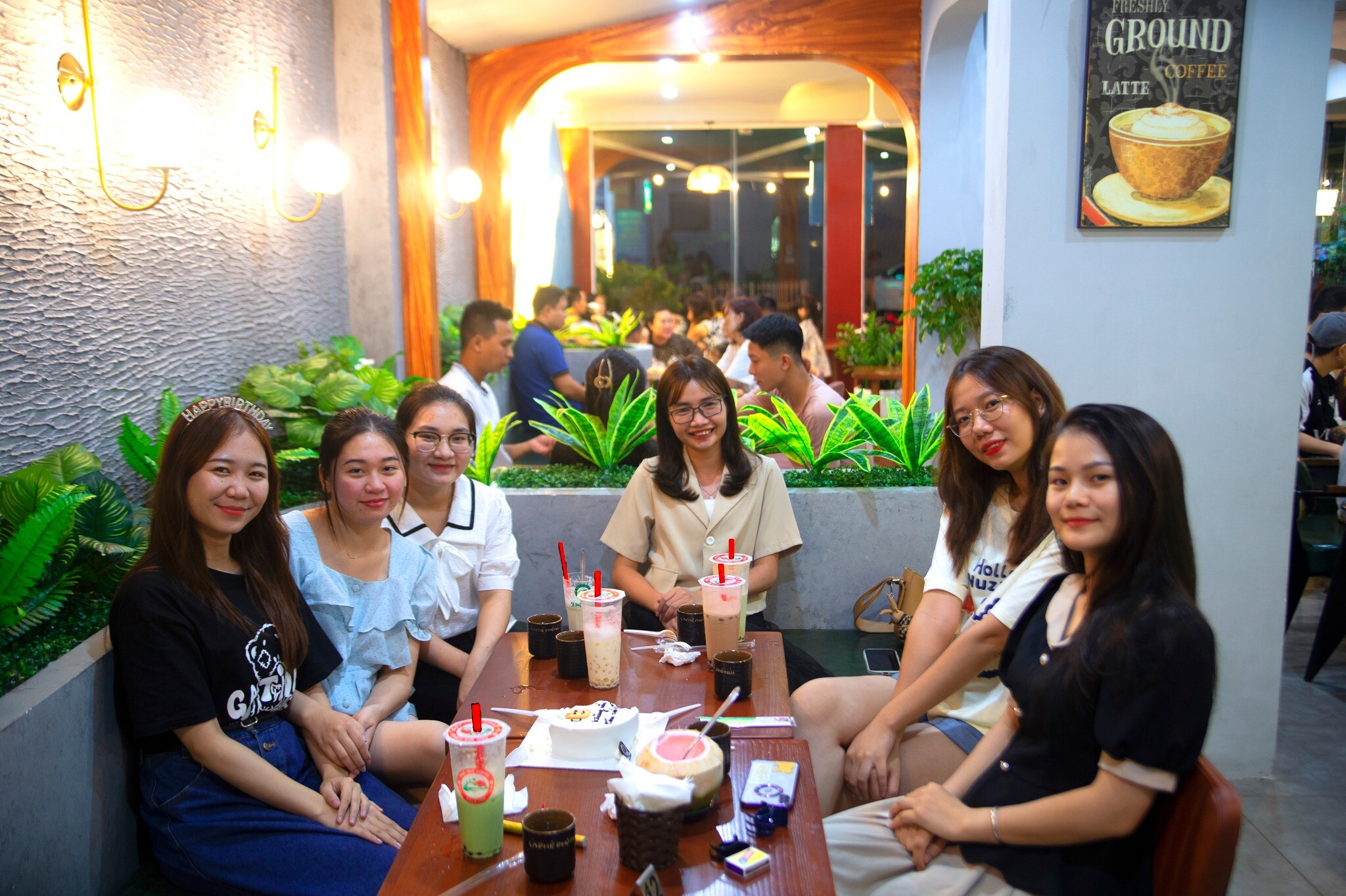 TẬP ĐOÀN COFFEE PHỐ NÚI 4