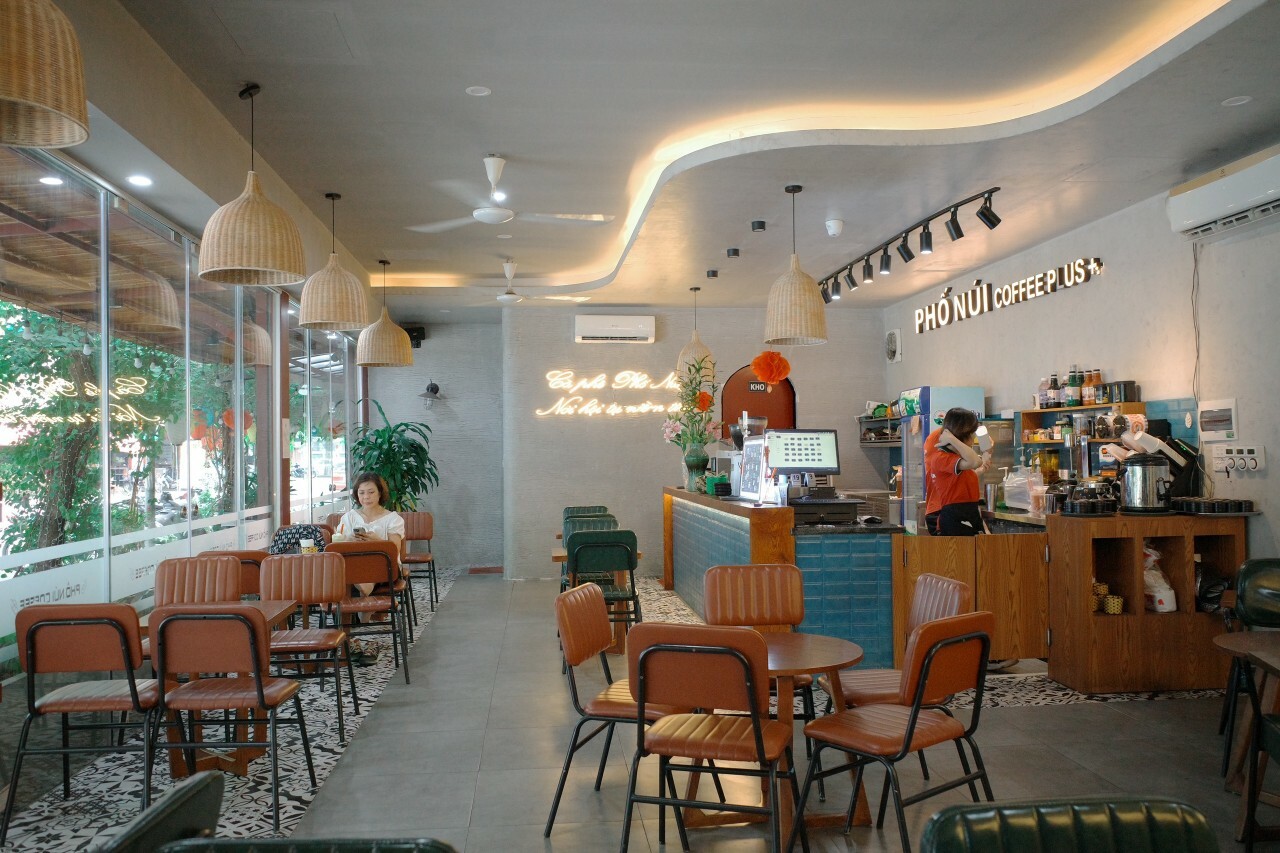 TẬP ĐOÀN COFFEE PHỐ NÚI 6