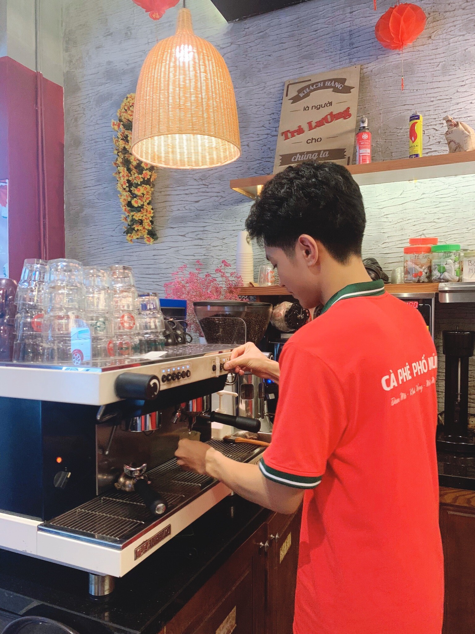 TẬP ĐOÀN COFFEE PHỐ NÚI 8
