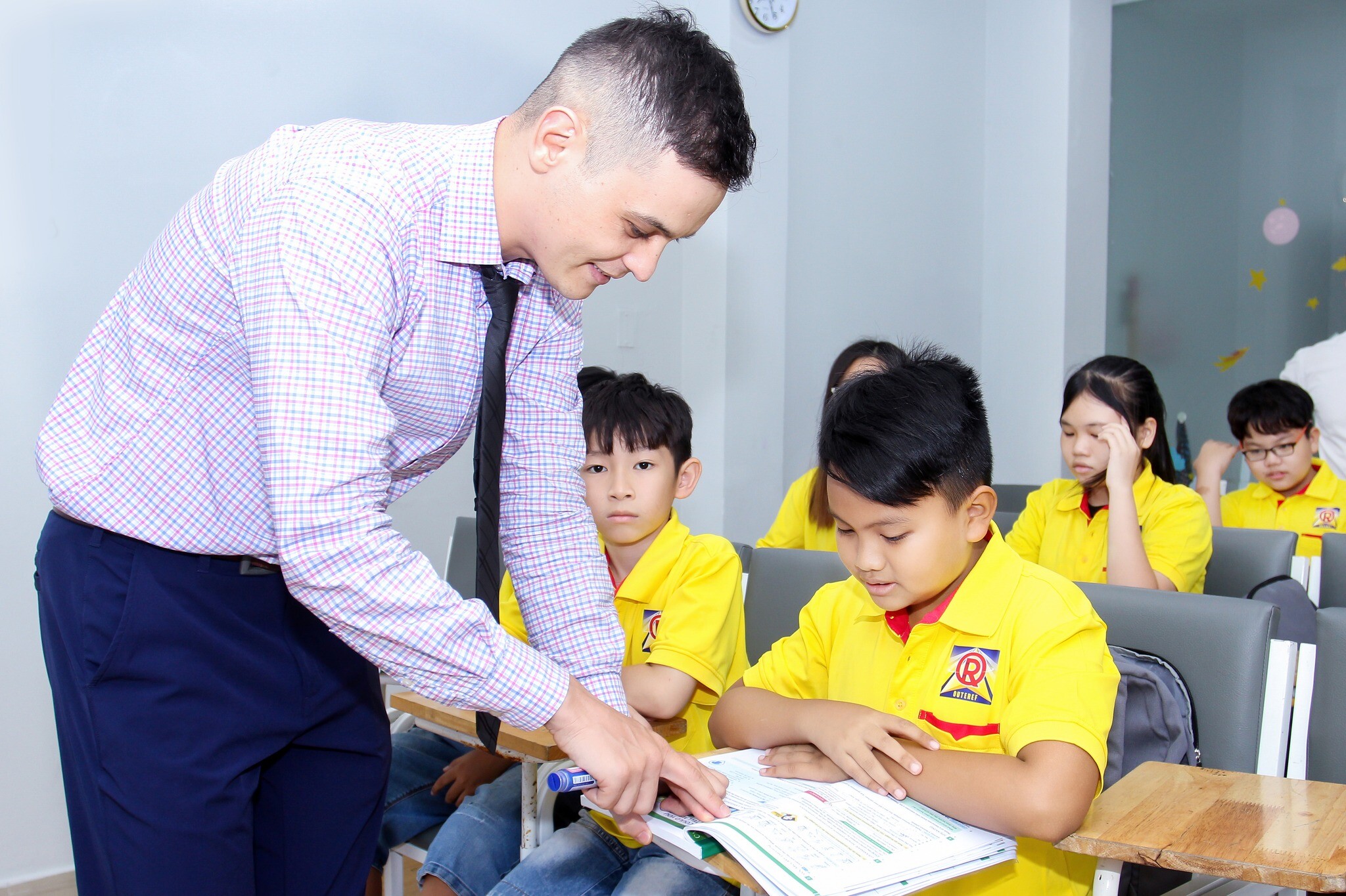 Giáo Dục Không Gian 4