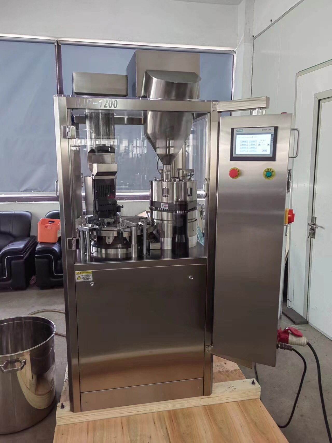 XNK MÁY MÓC THIẾT BỊ HÒA THÀNH 9