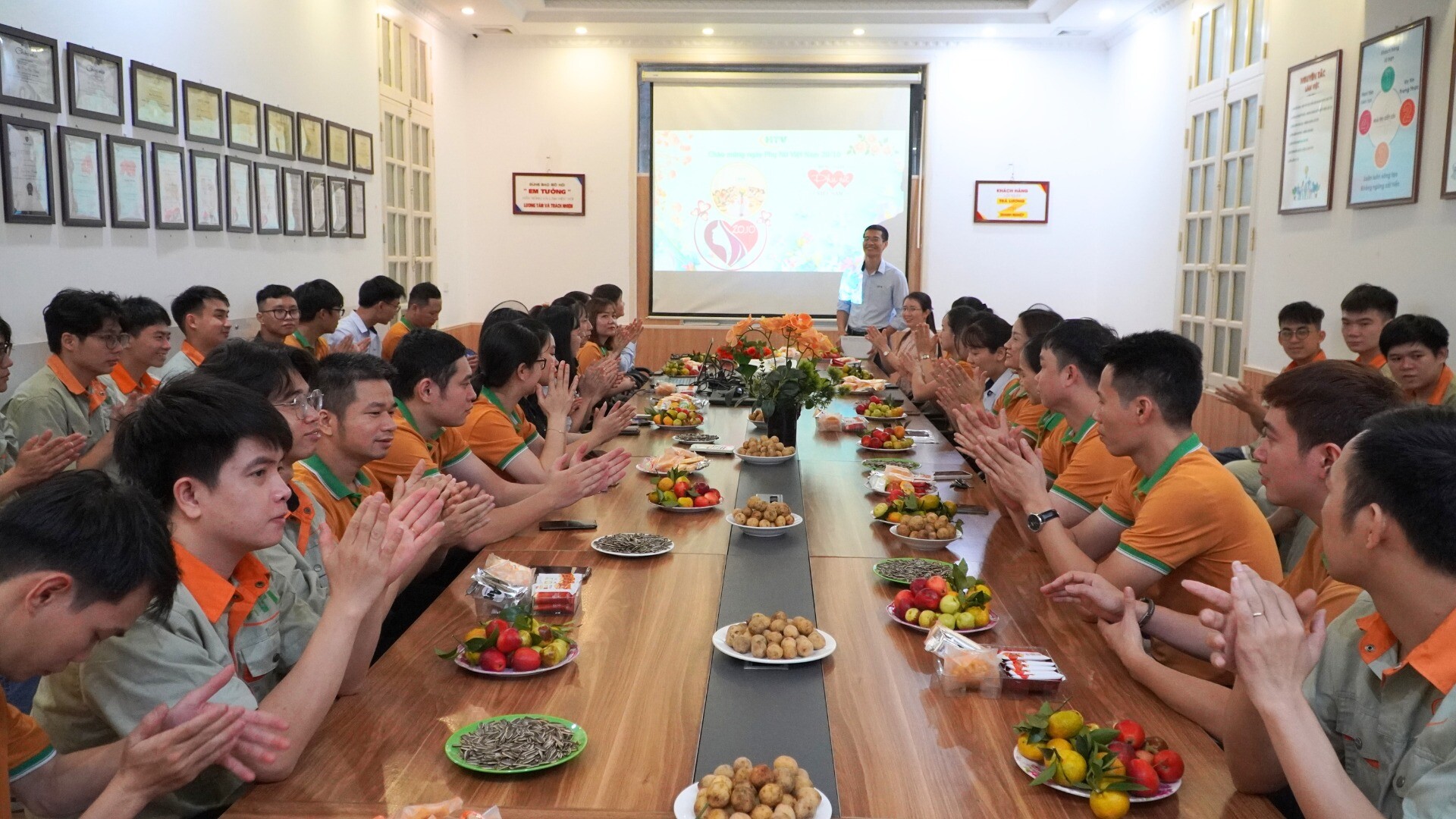 Công Nghiệp và Thương Mại HTV 10