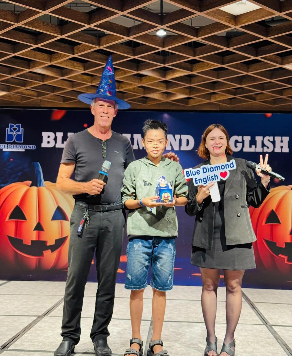 Anh Ngữ Quốc Tế BLUE DIAMOND 8