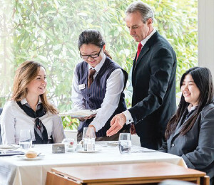 Công Khánh Luật 3