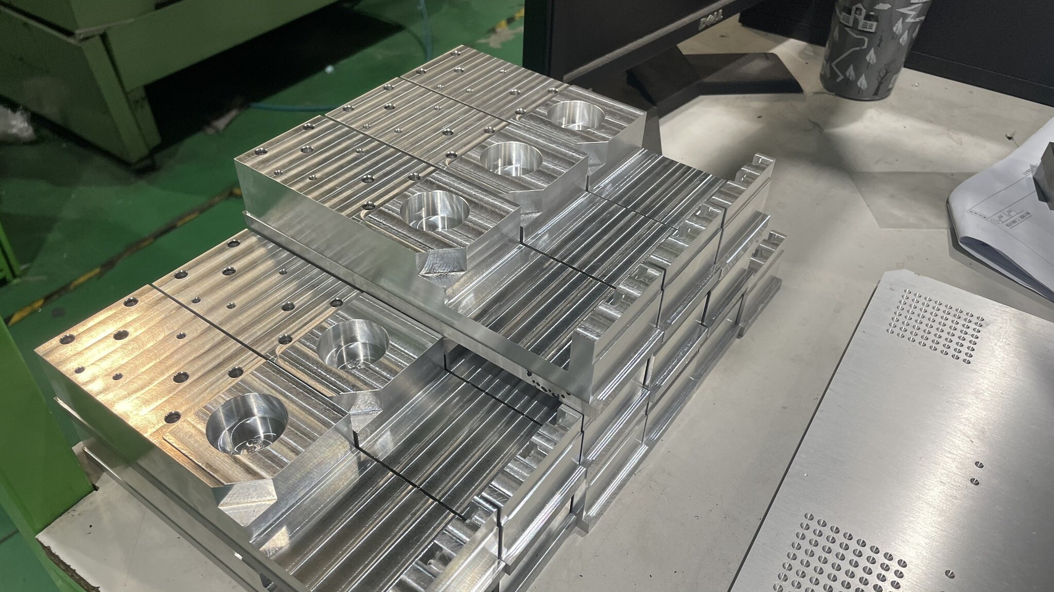 CƠ KHÍ CHÍNH XÁC PHI ĐOÀN 4