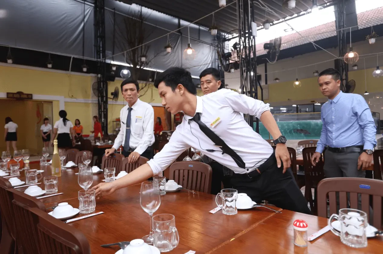 CÔNG TY TNHH TM DV ẨM THỰC SÁU CUA 2 8