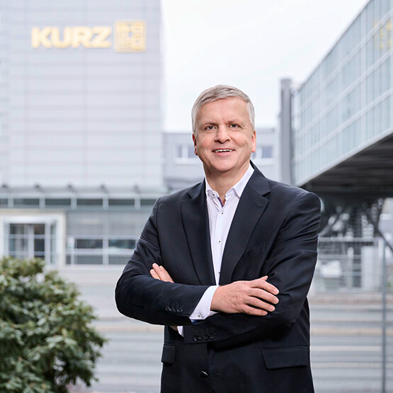 TYLEONHARD KURZ Stiftung & Co. KG 11