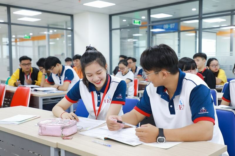 ĐẠI HỌC KINH TẾ - TÀI CHÍNH TP.HCM (UEF) 11