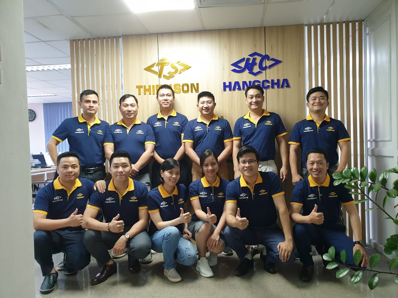 Xe nâng Thiên Sơn 7