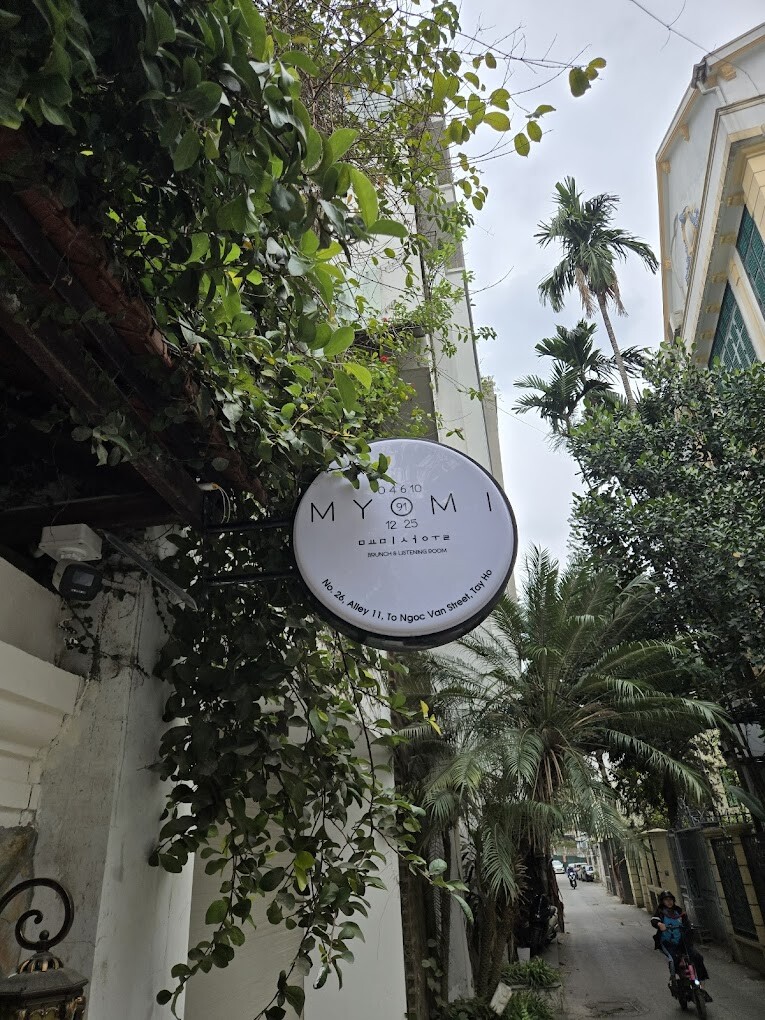 MyoMi Brunch and listening Room 1