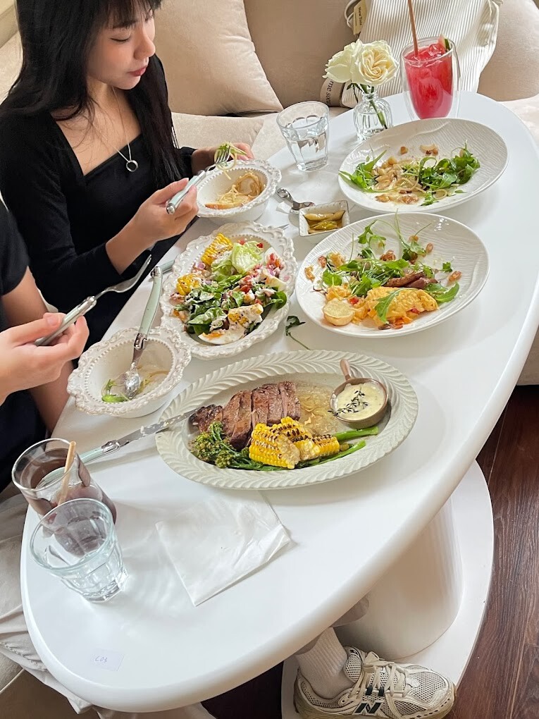 MyoMi Brunch and listening Room 10