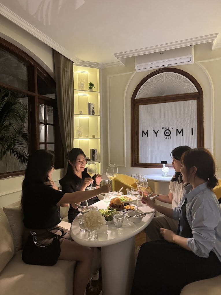 MyoMi Brunch and listening Room 12