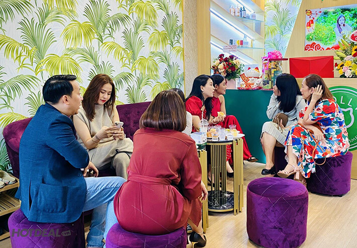 Polly Beauty & Cosmetics 2