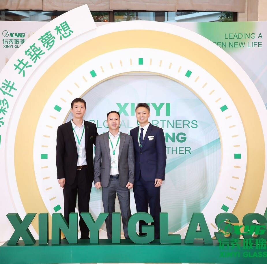 Kính Ô Tô Hoàng Minh Long 10