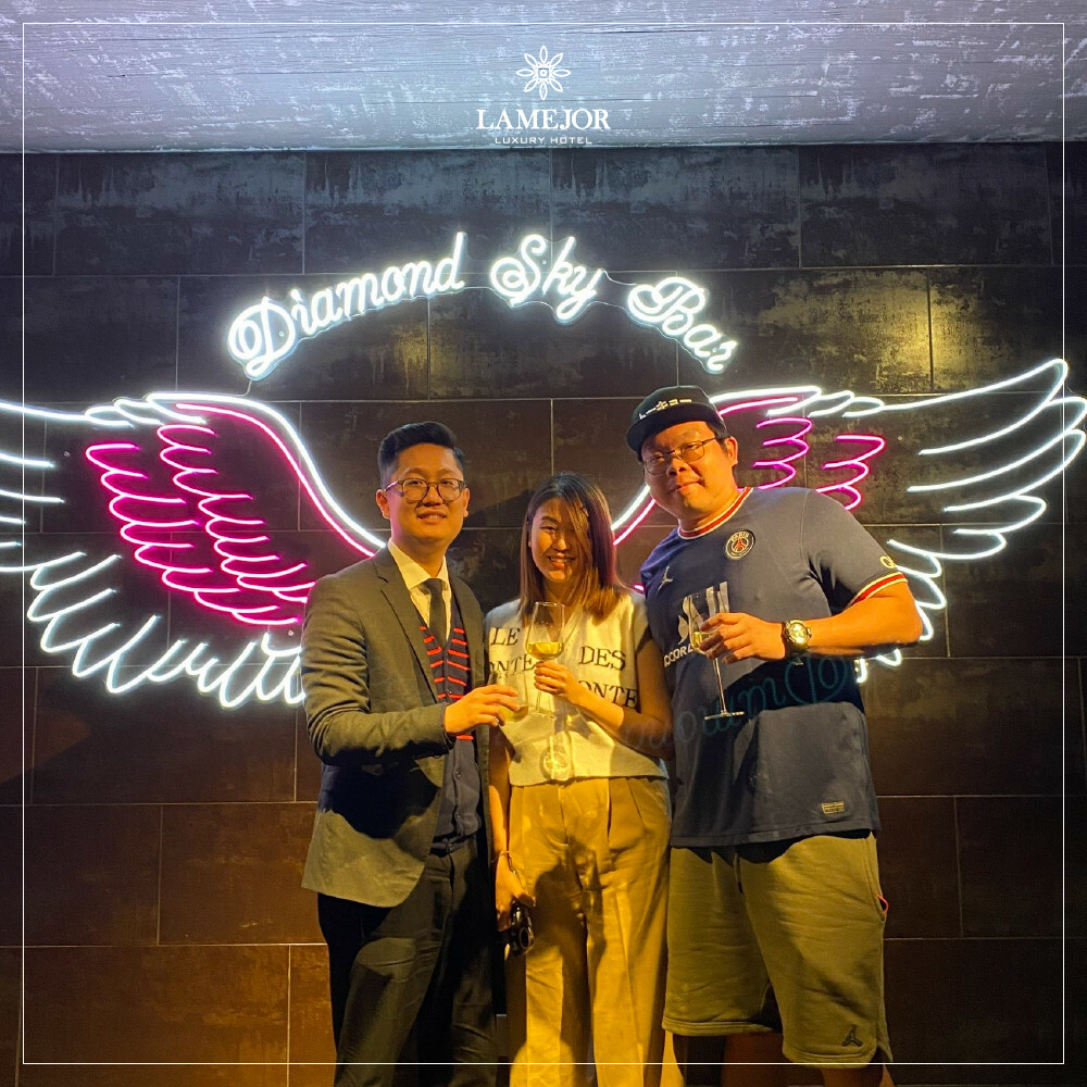 LA MEJOR HOTEL & SKY BAR 1