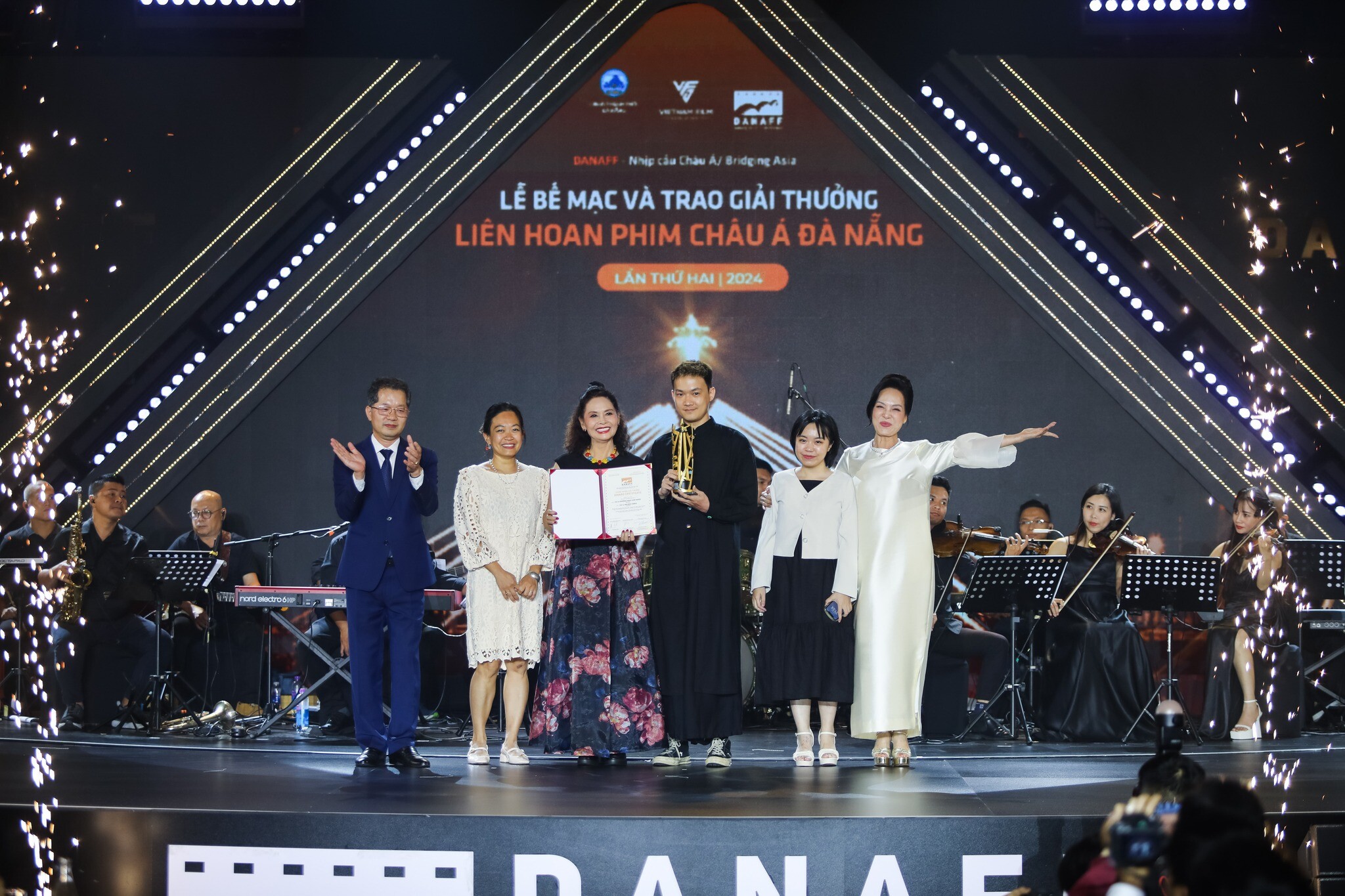 Universe Media Vietnam 16