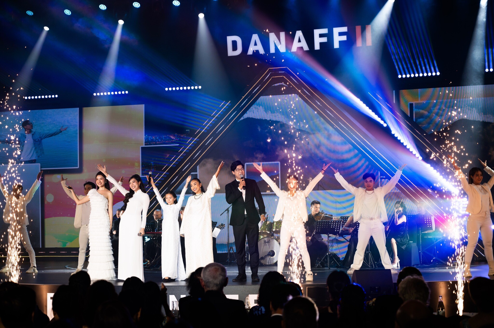 Universe Media Vietnam 15