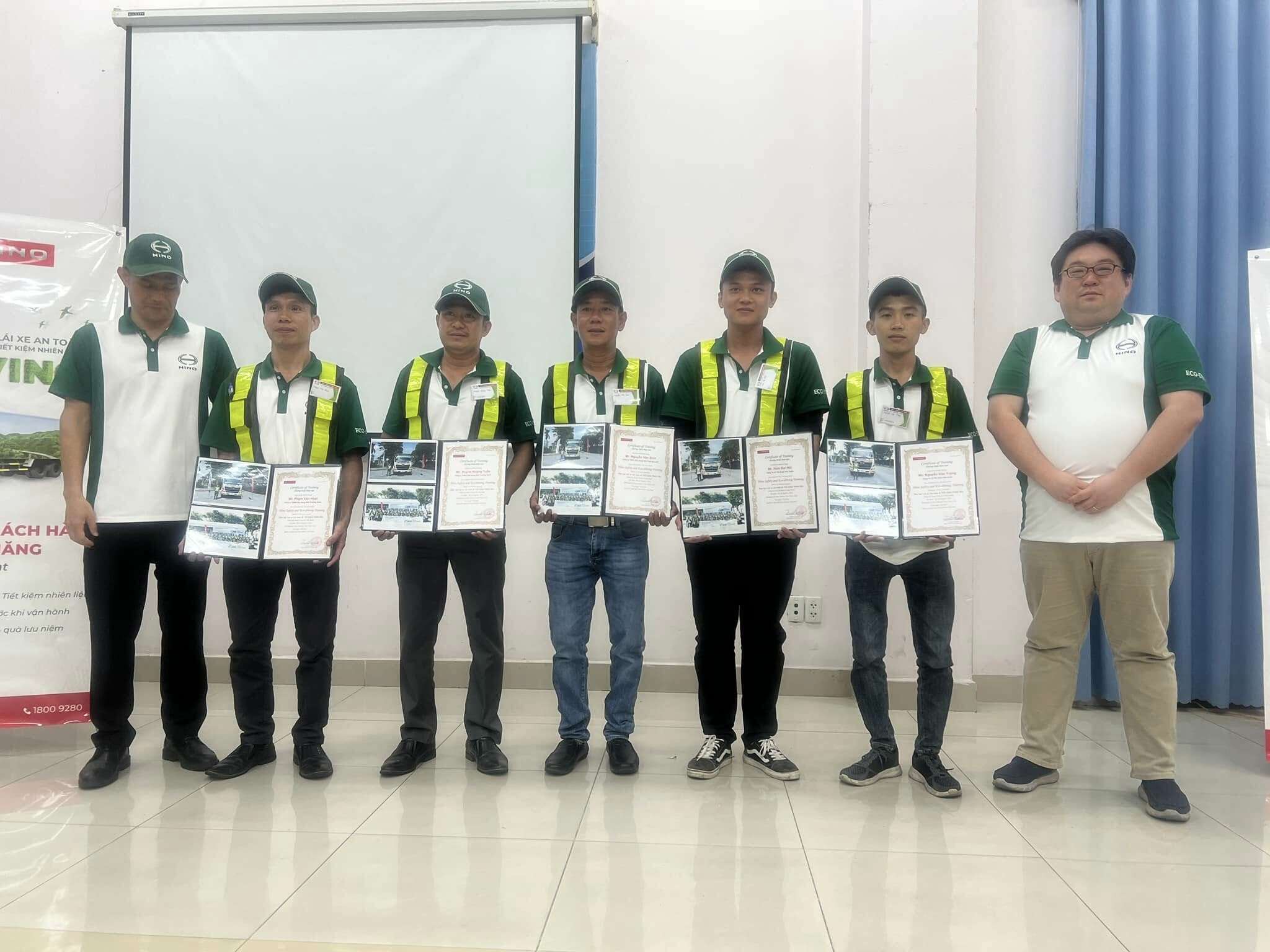 TRƯỜNG VINH HI - NÔ 11