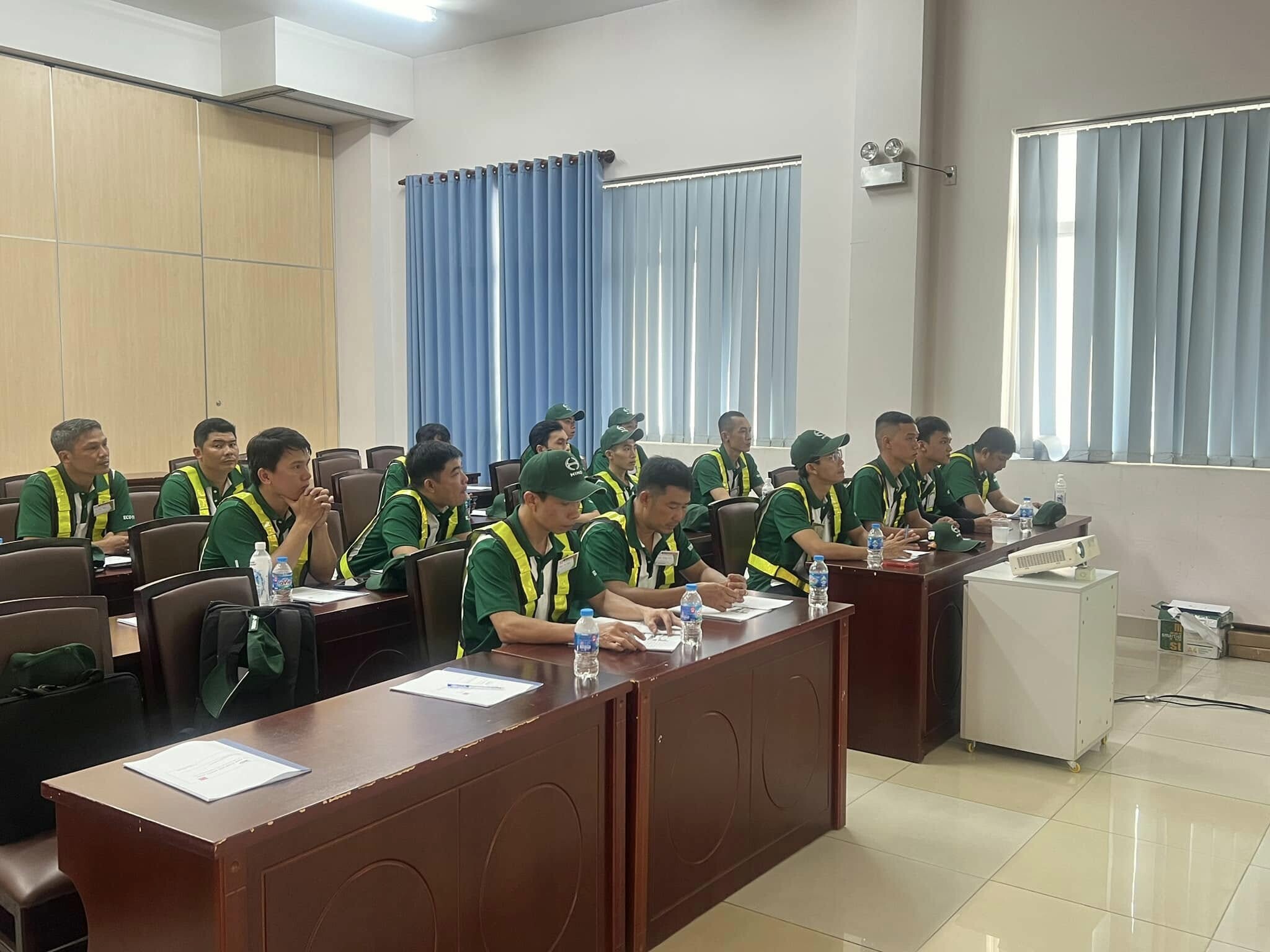 TRƯỜNG VINH HI - NÔ 8