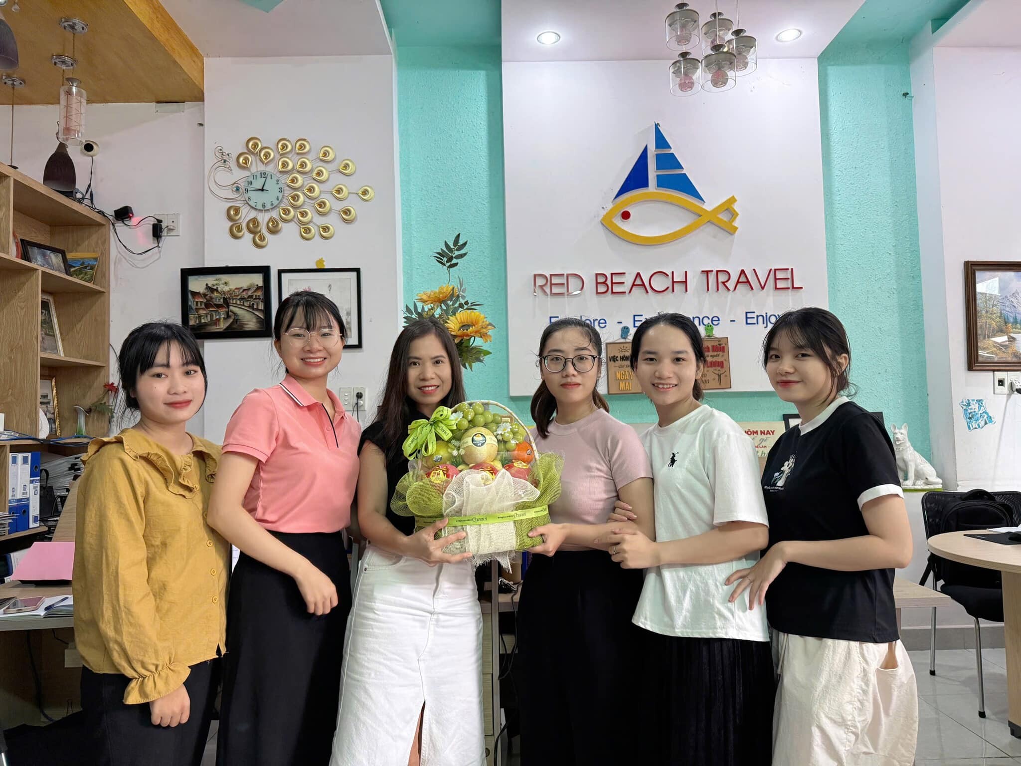 Du lịch Red Beach 2