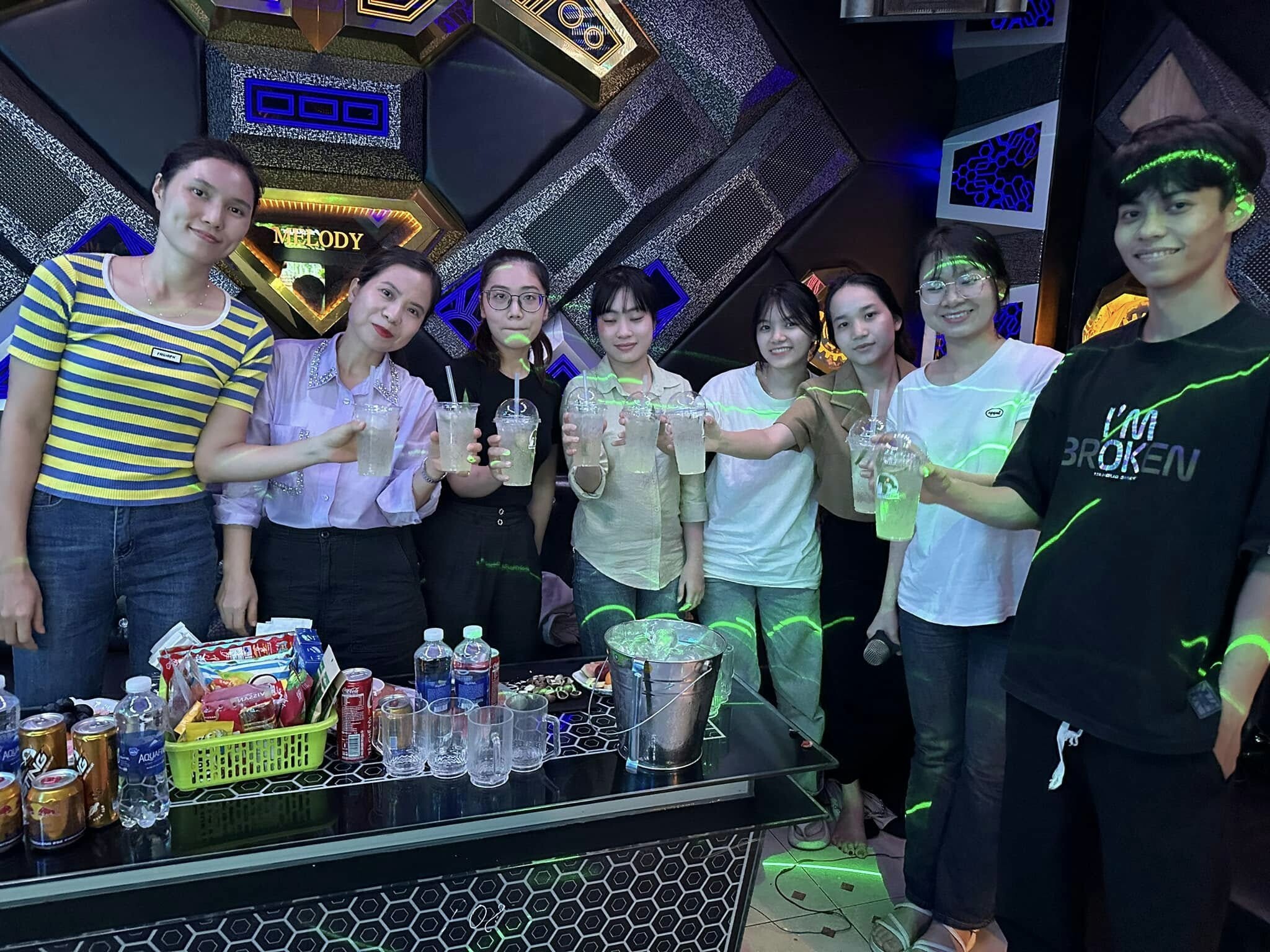 Du lịch Red Beach 1