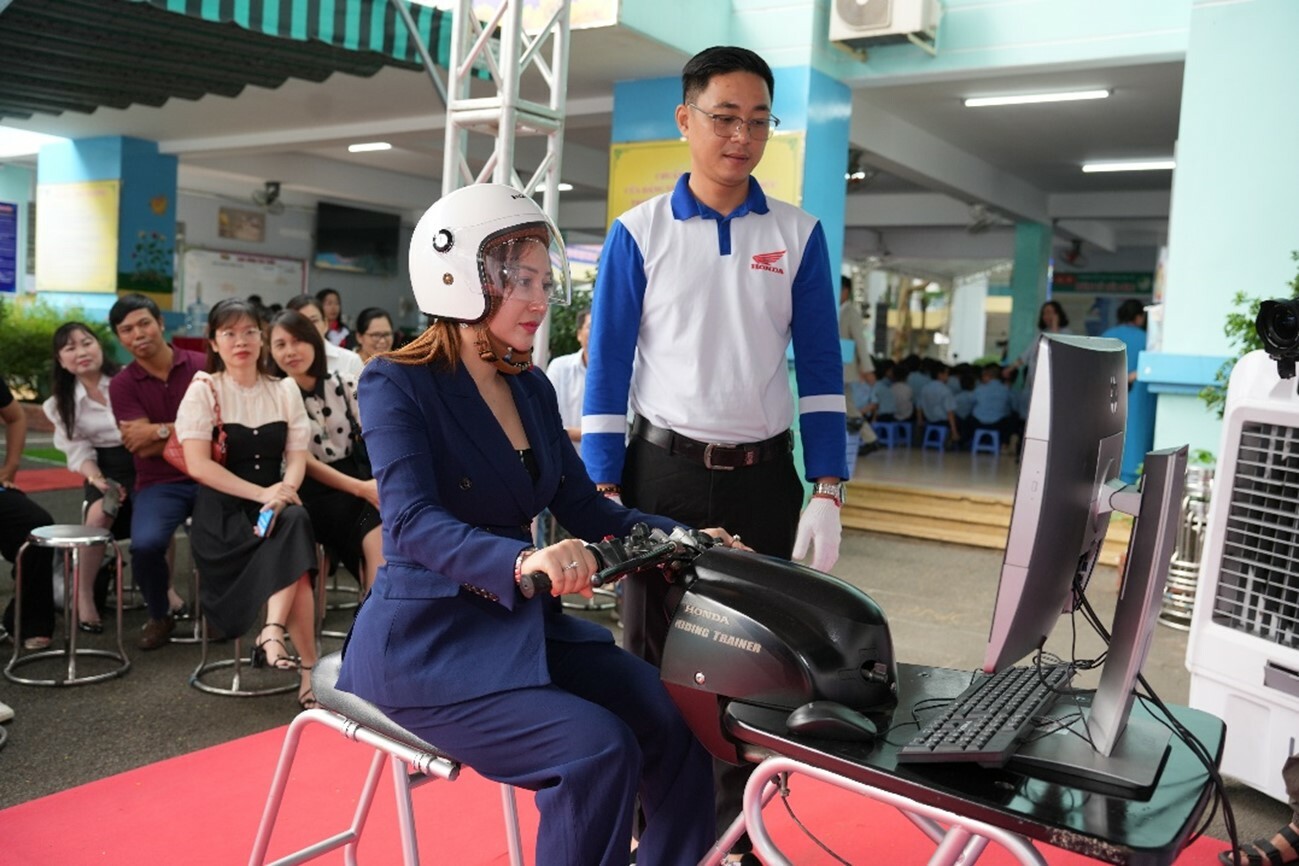 Quảng cáo Thương mại và công nghệp Hà Nội - AIT Advertising 9