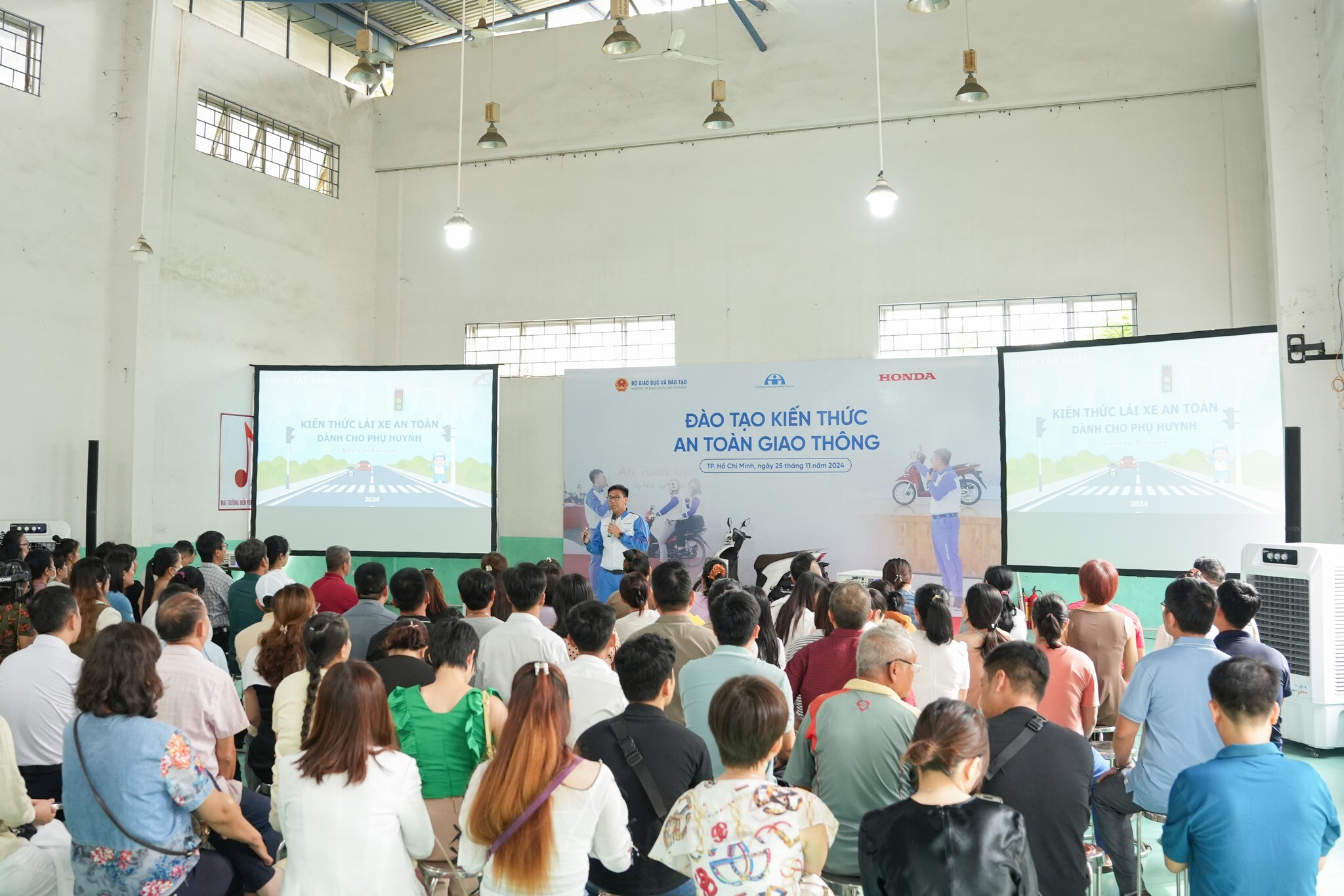 Quảng cáo Thương mại và công nghệp Hà Nội - AIT Advertising 11