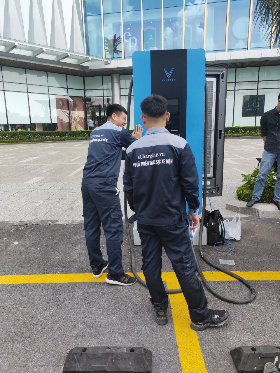 Công Ty TNHH Echrging 3