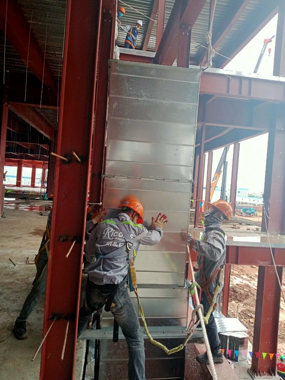 Kỹ Thuật Lắp Đặt Và Xây Dựng Biển Đông 11