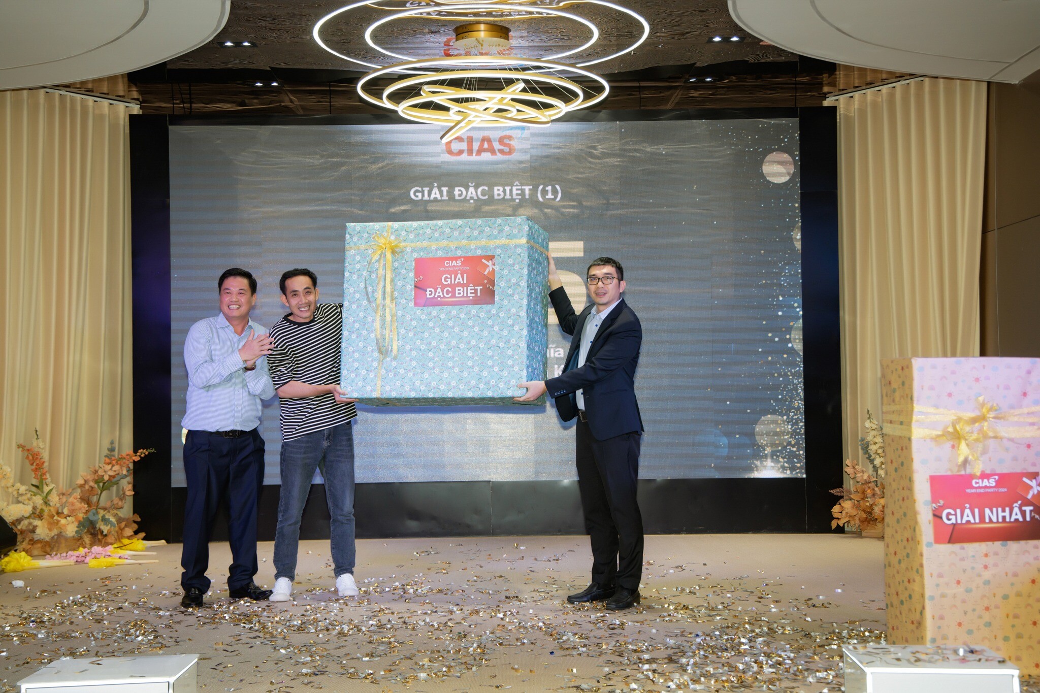 Dịch Vụ Sân Bay Quốc Tế Cam Ranh 7