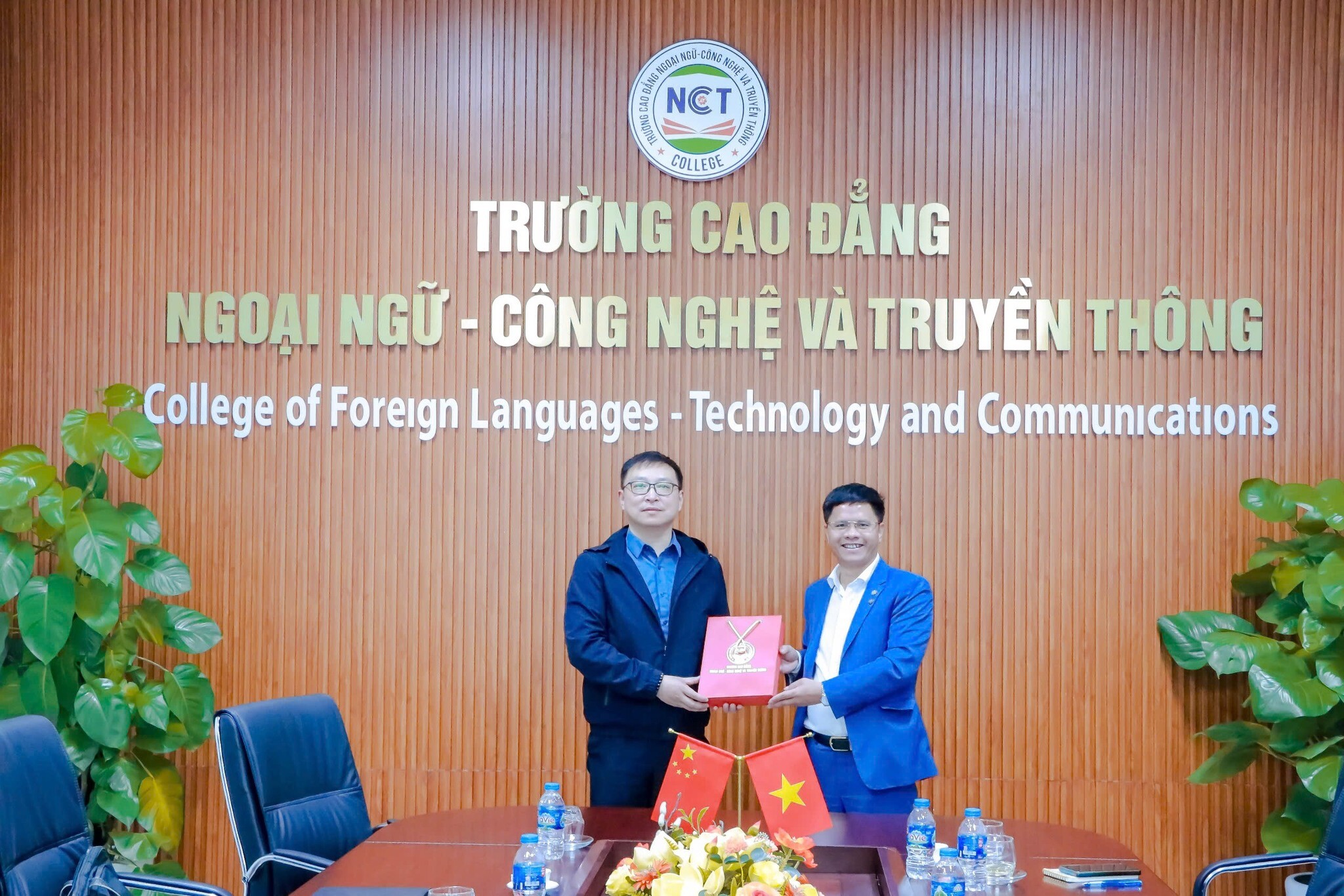 Trường Cao đẳng Ngoại ngữ - Công nghệ và Truyền thông 2