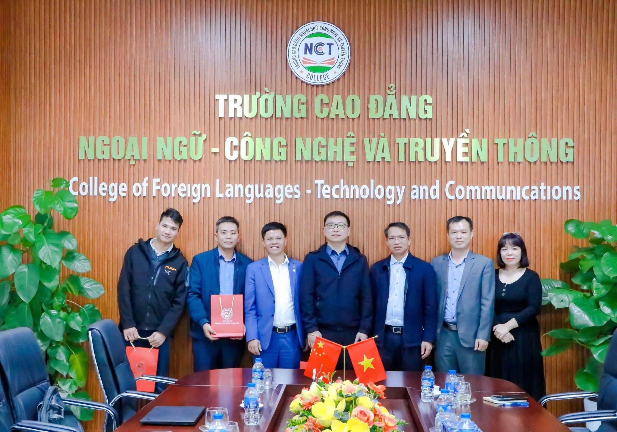 Trường Cao đẳng Ngoại ngữ - Công nghệ và Truyền thông 1