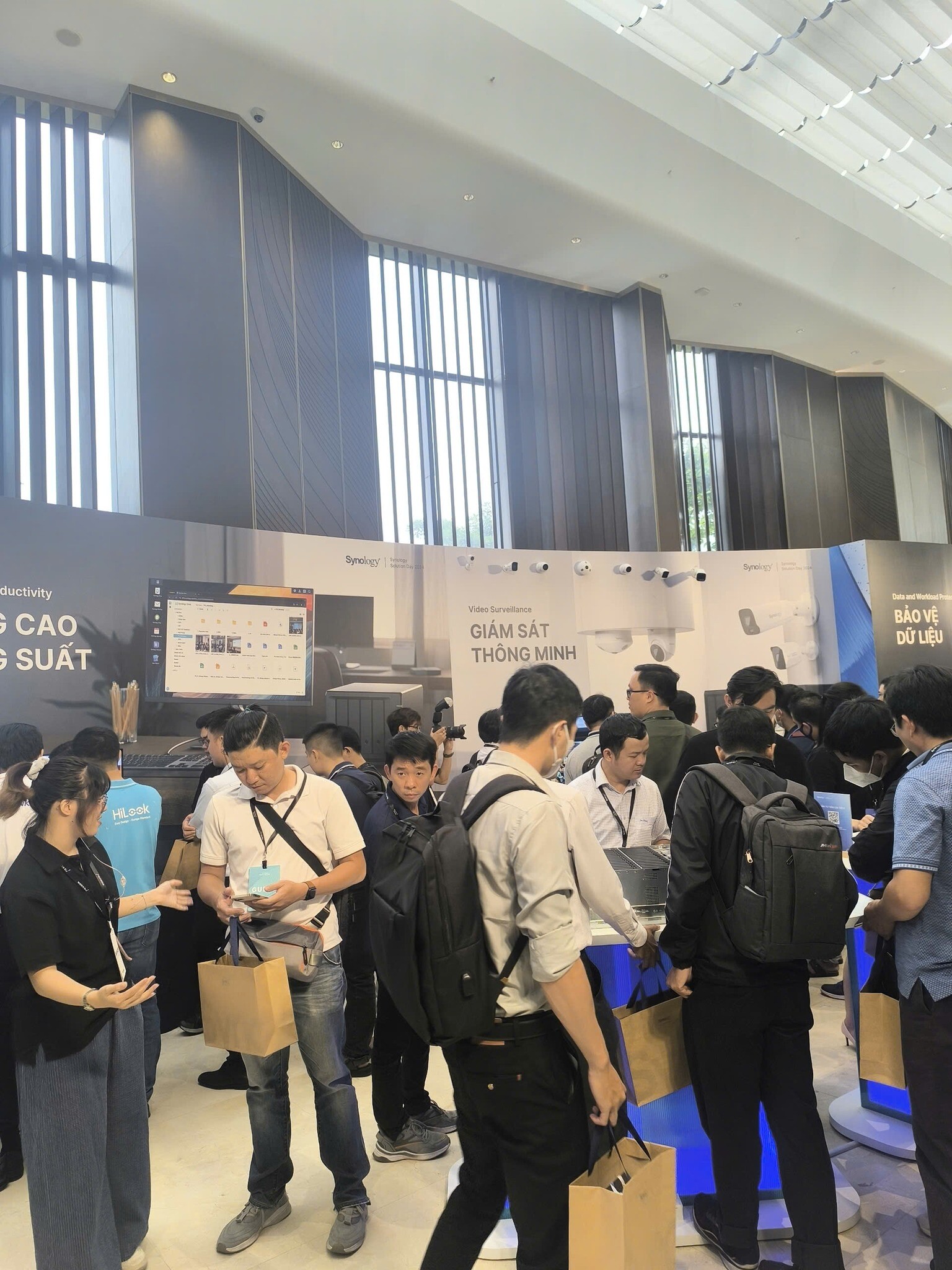 DỊCH VỤ CÔNG NGHỆ APOLLO 8