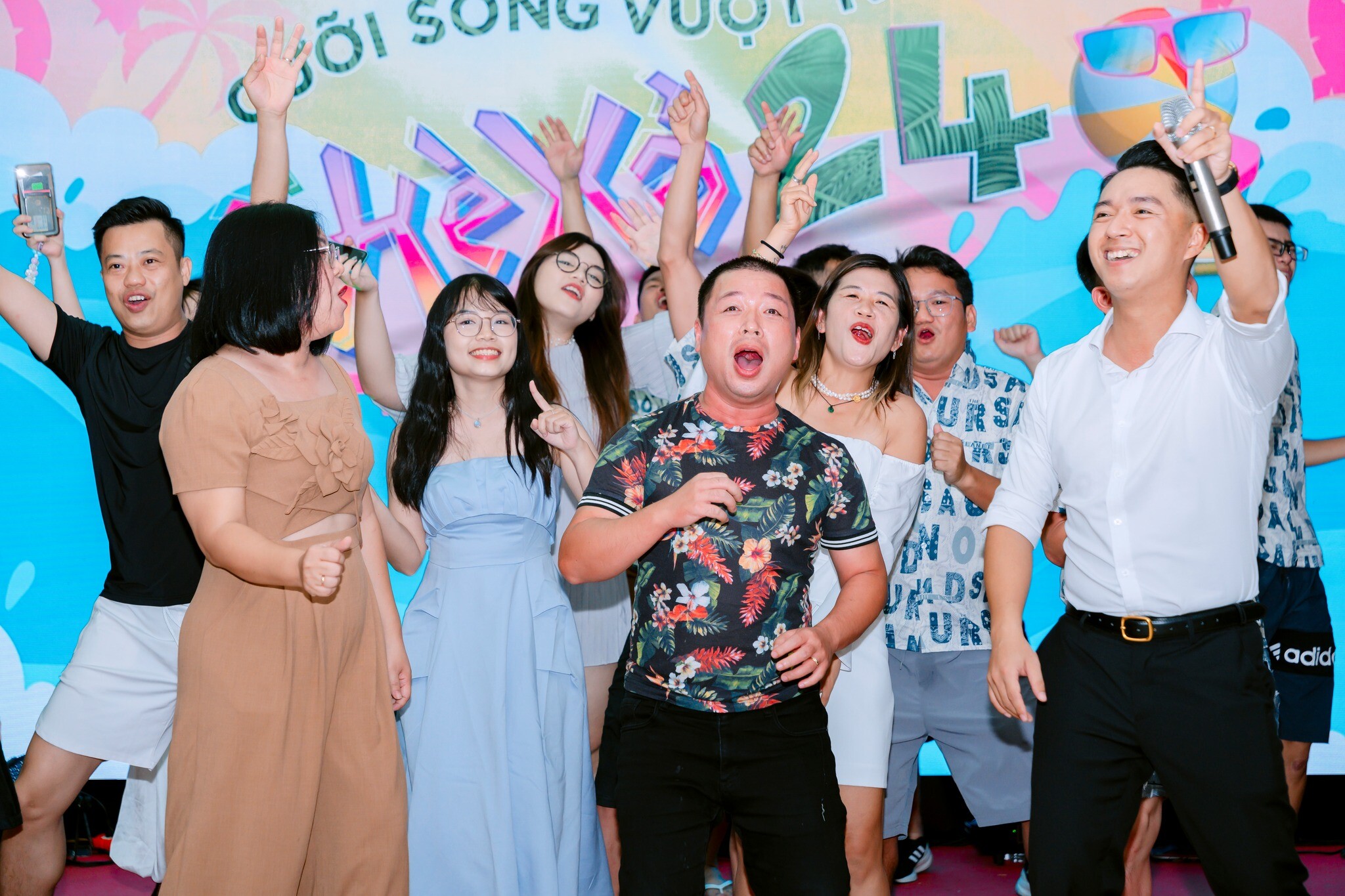 CÔNG TY CỔ PHẦN THIẾT KẾ LỤC GIÁC 6