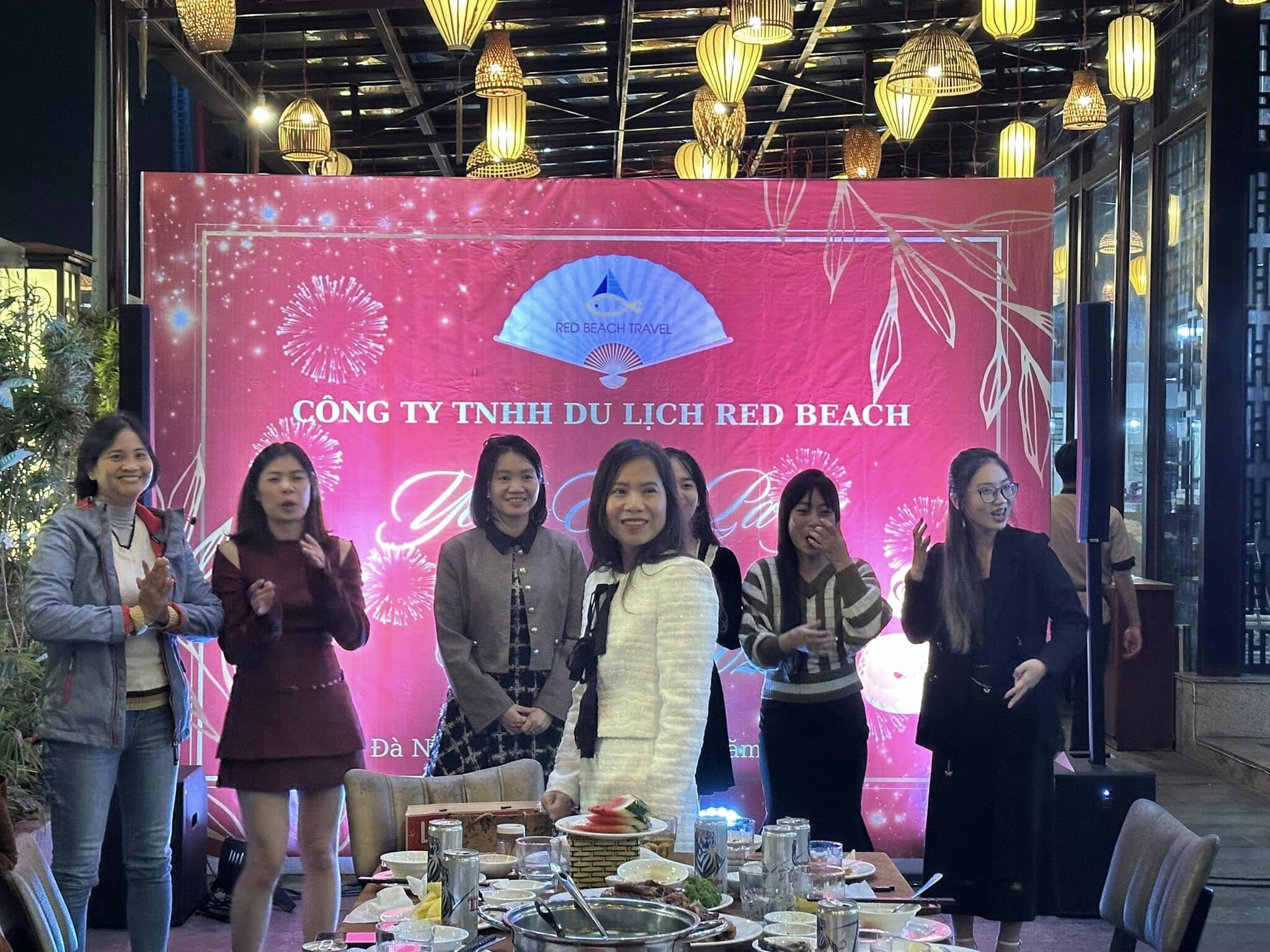 Du lịch Red Beach 9