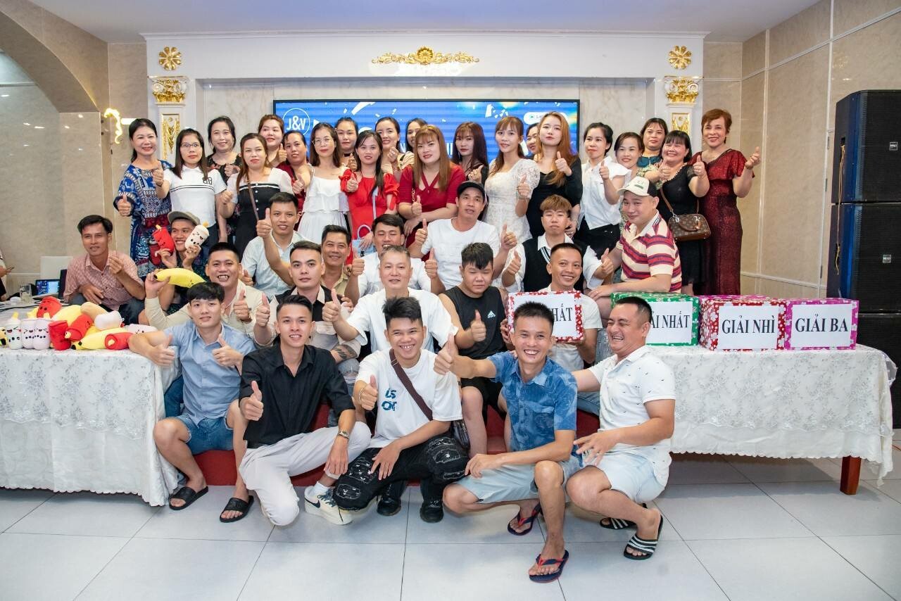 Jones & Vining (Việt Nam) 15