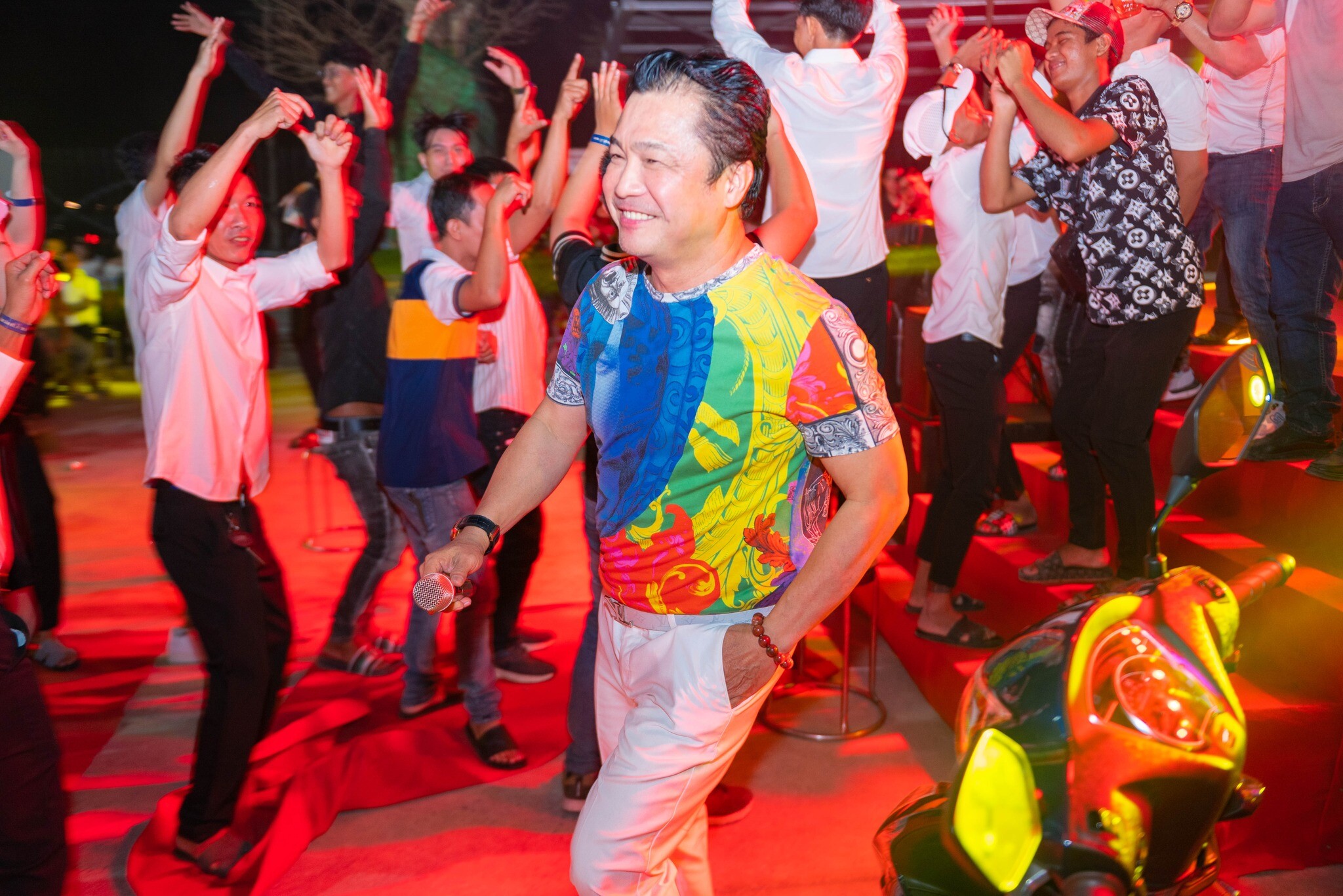 TẬP ĐOÀN QUỐC TẾ Á CHÂU 8