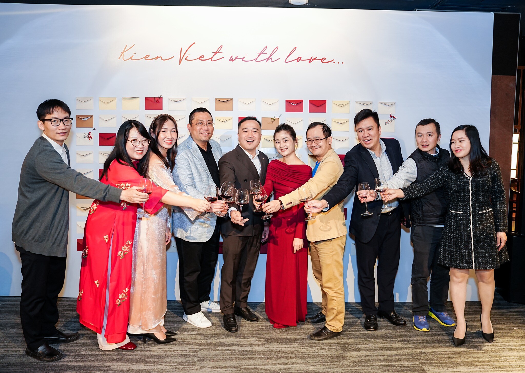 THIẾT KẾ & TRUYỀN THÔNG KIẾN VIỆT 11