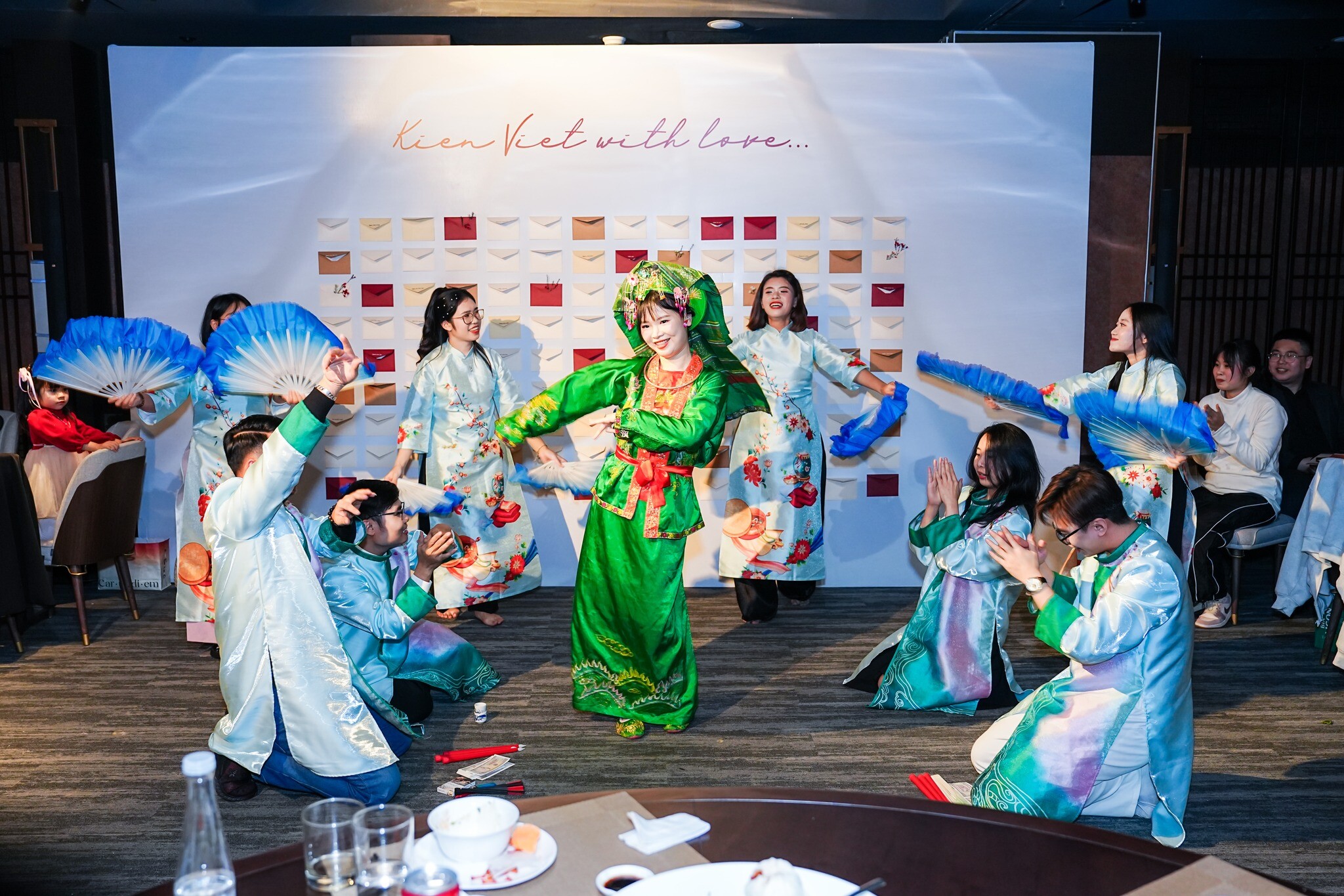 THIẾT KẾ & TRUYỀN THÔNG KIẾN VIỆT 13