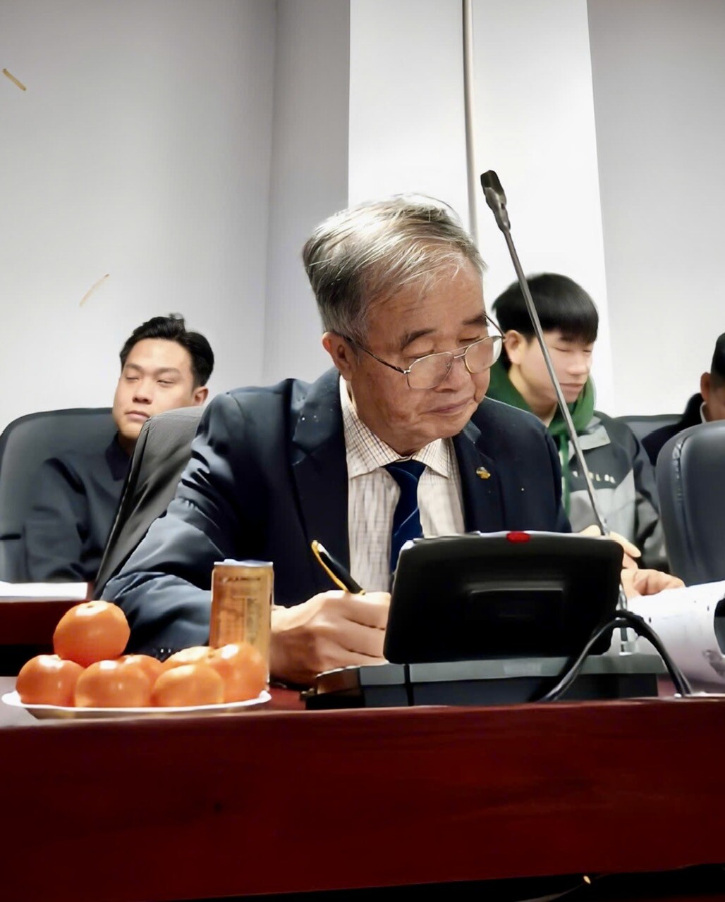 Đầu tư và phát triển Hòa Phong E&C 8