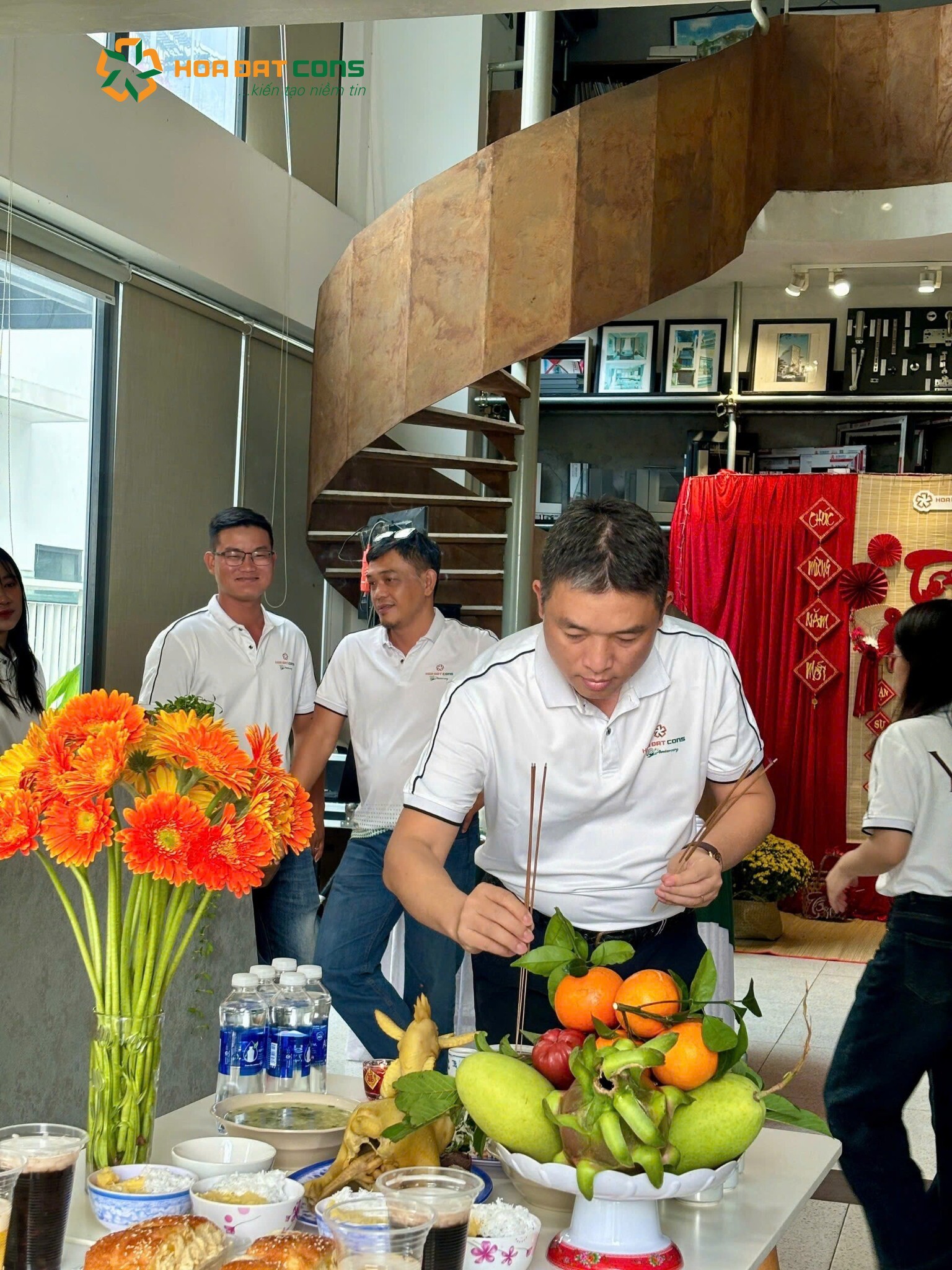 Xây Dựng Và Thương Mại Hoa Đất 9