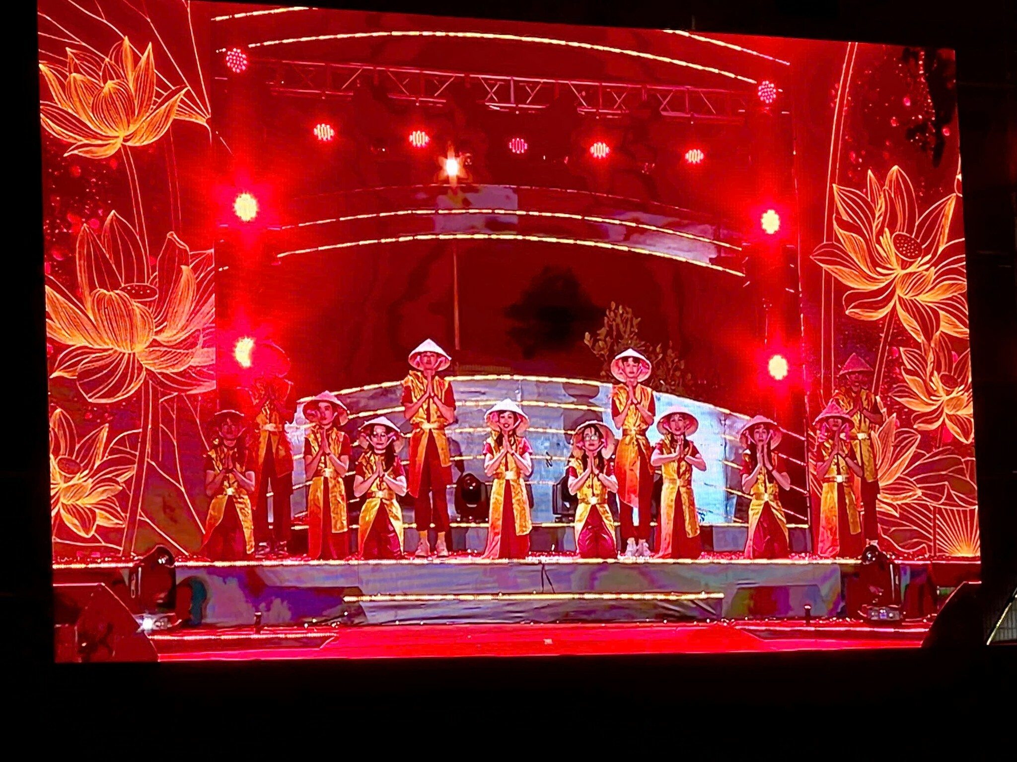 Thương mại và Dịch vụ Thạch Bàn 10